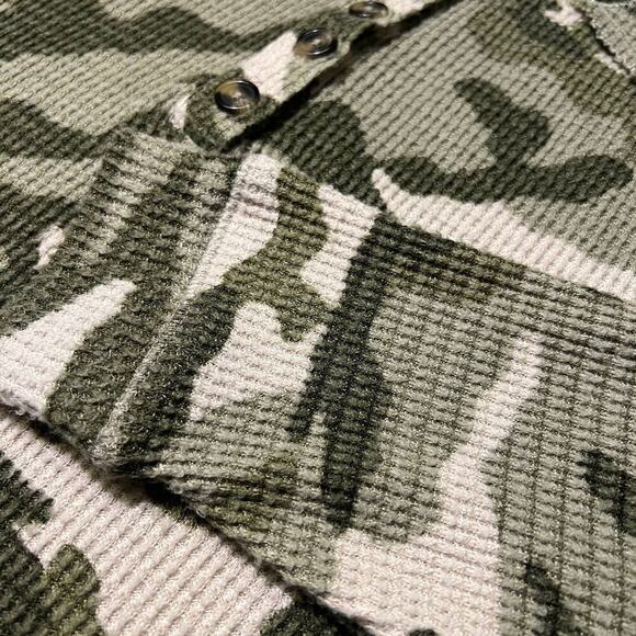 SO Womens NEW Long Sleeve Oversized Crop Top sz S Waffle Knit Green Camouflaged - Picture 4 of 7